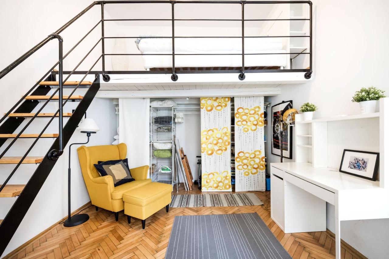 Live Like A Local At The Rustic Hockey Hut Apartment Budapest Exterior photo